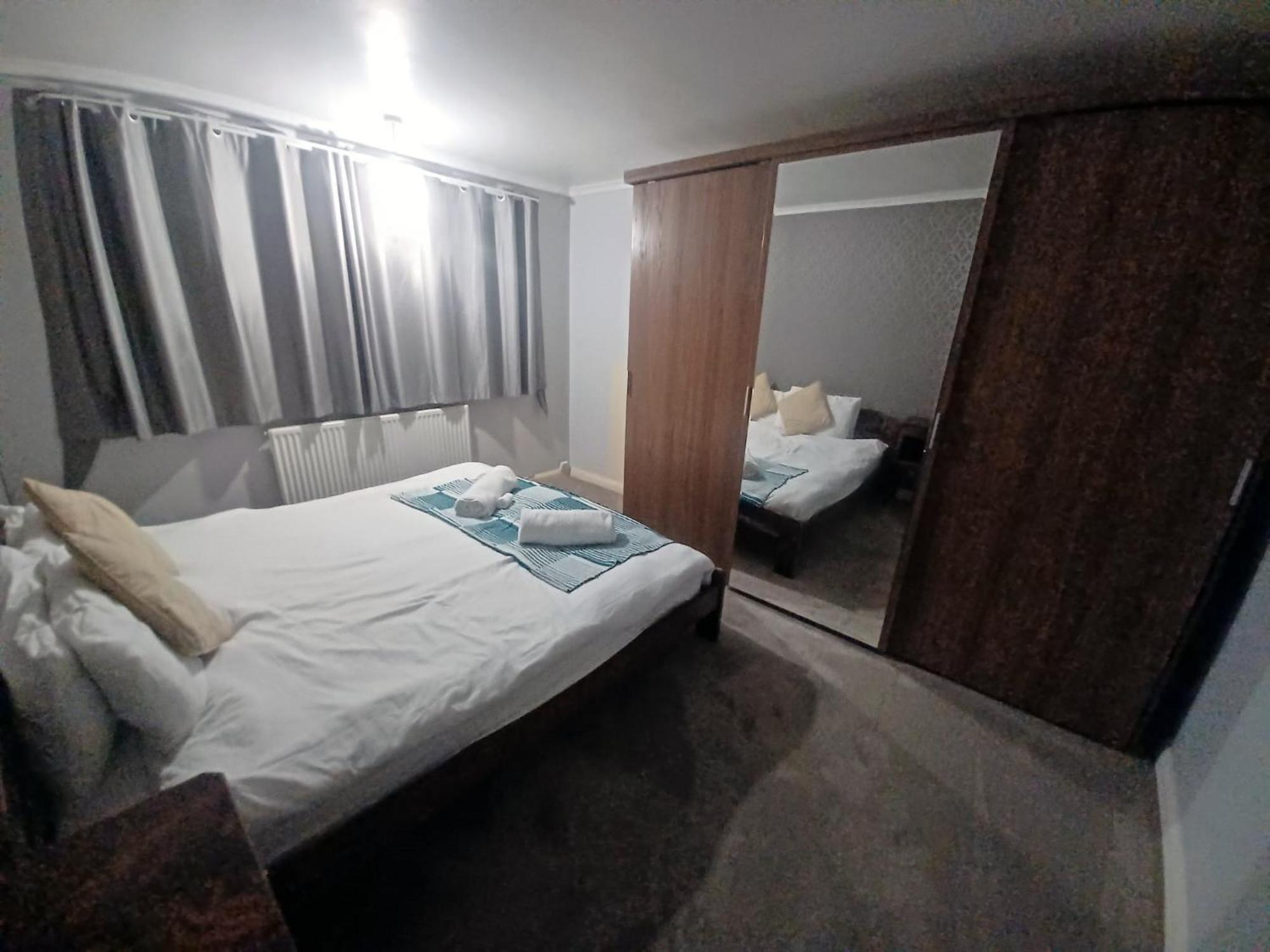 Ferienwohnung The Rushdon Grays Exterior foto